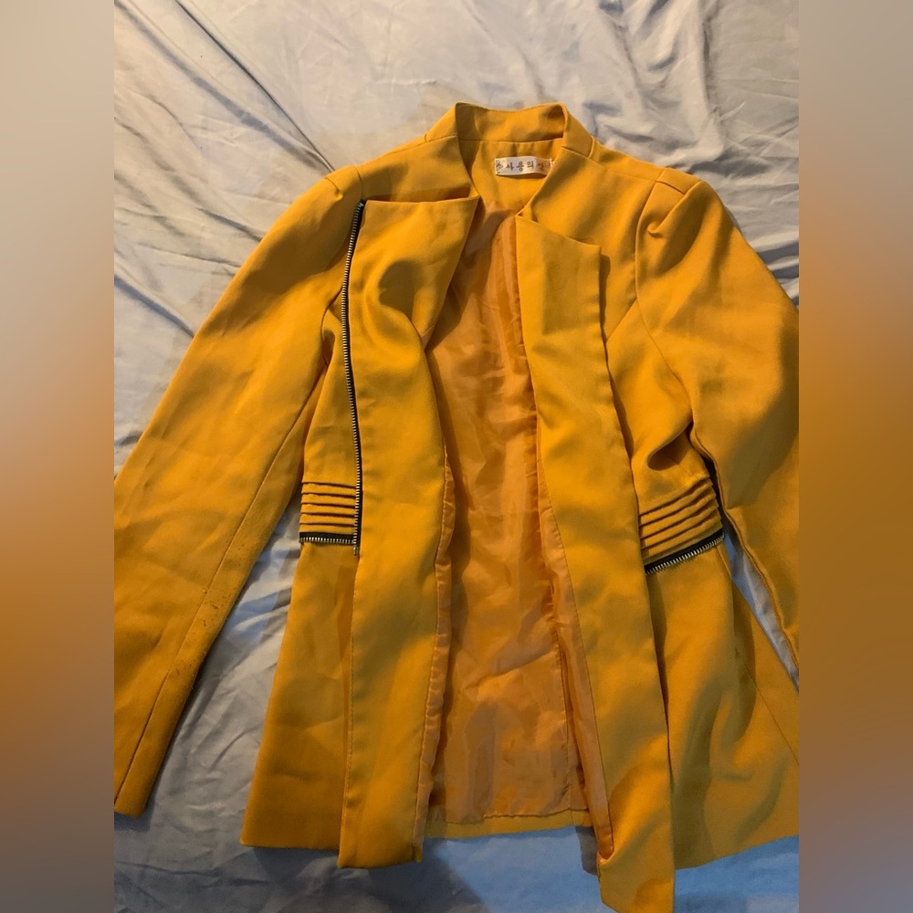 Cute Yellow & Black Blazer